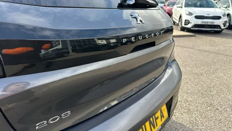 PEUGEOT 208 1.2 PureTech 130 Allure Premium EAT8