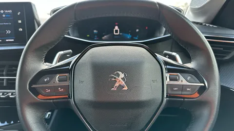 PEUGEOT 208 1.2 PureTech 130 Allure Premium EAT8