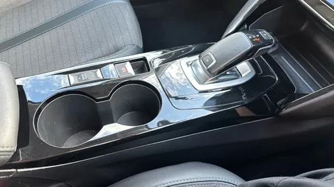 PEUGEOT 208 1.2 PureTech 130 Allure Premium EAT8