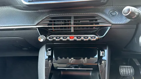 PEUGEOT 208 1.2 PureTech 130 Allure Premium EAT8