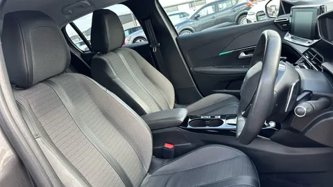 PEUGEOT 208 1.2 PureTech 130 Allure Premium EAT8