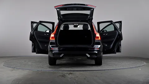 VOLVO XC60 2.0 B5P Plus Dark AWD Geartronic