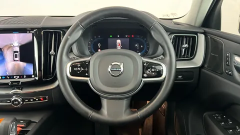 VOLVO XC60 2.0 B5P Plus Dark AWD Geartronic