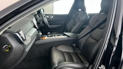 VOLVO XC60 2.0 B5P Plus Dark AWD Geartronic