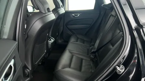 VOLVO XC60 2.0 B5P Plus Dark AWD Geartronic