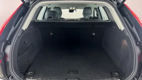 VOLVO XC60 2.0 B5P Plus Dark AWD Geartronic