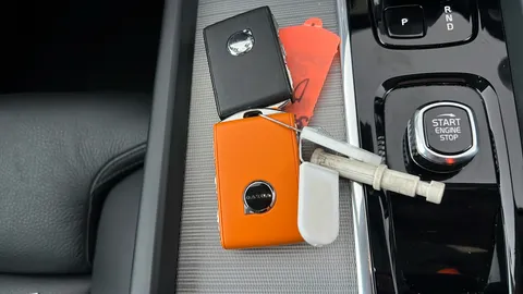 VOLVO XC60 2.0 B5P Plus Dark AWD Geartronic