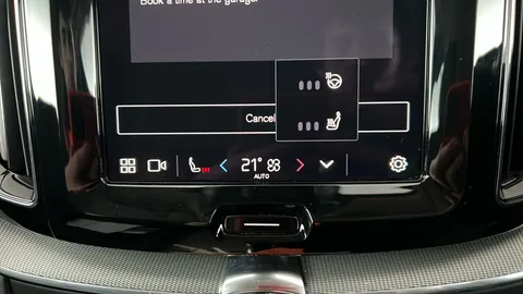 VOLVO XC60 2.0 B5P Plus Dark AWD Geartronic