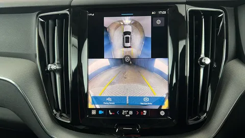 VOLVO XC60 2.0 B5P Plus Dark AWD Geartronic