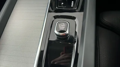 VOLVO XC60 2.0 B5P Plus Dark AWD Geartronic