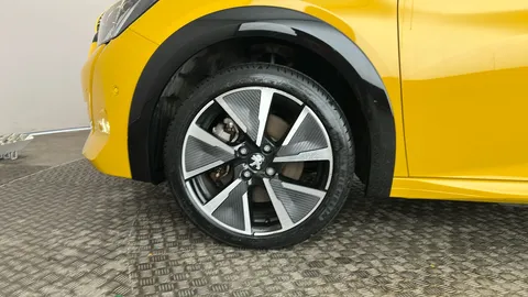 PEUGEOT 208 100kW GT 50kWh Auto