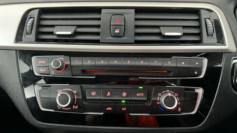 BMW 1 SERIES 118i [1.5] SE Business [Nav/Servotronic]