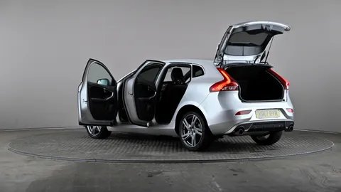 VOLVO V40 D3 [4 Cyl 150] R DESIGN Pro