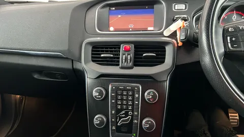 VOLVO V40 D3 [4 Cyl 150] R DESIGN Pro