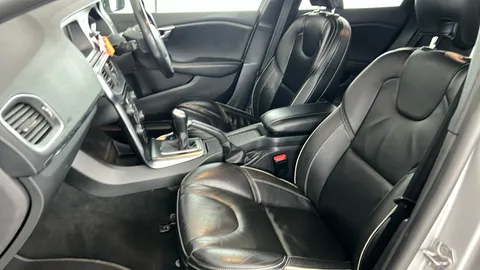 VOLVO V40 D3 [4 Cyl 150] R DESIGN Pro