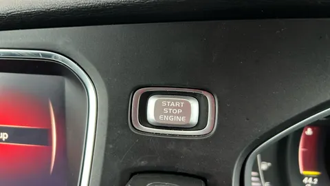 VOLVO V40 D3 [4 Cyl 150] R DESIGN Pro