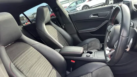 MERCEDES-BENZ CLA CLA 220d AMG Line Tip Auto