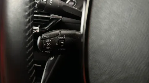 PEUGEOT 208 1.2 PureTech 100 Allure