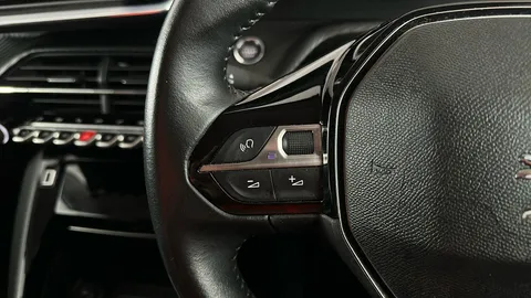 PEUGEOT 208 1.2 PureTech 100 Allure