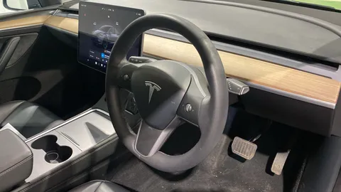 TESLA MODEL Y Long Range AWD Auto