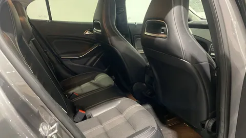 MERCEDES-BENZ GLA GLA 180 Urban Edition