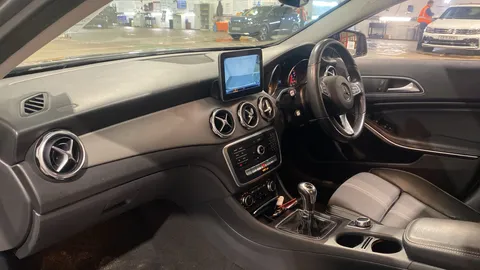 MERCEDES-BENZ GLA GLA 180 Urban Edition