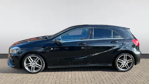 MERCEDES-BENZ A CLASS A200d AMG Line