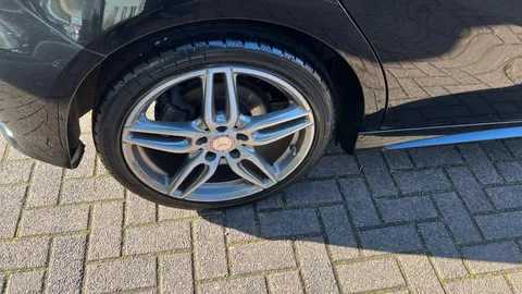 MERCEDES-BENZ A CLASS A200d AMG Line