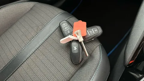 PEUGEOT 208 1.2 PureTech 100 Allure