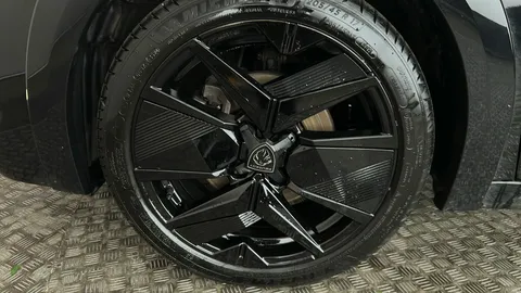 PEUGEOT 208 1.2 PureTech 100 GT