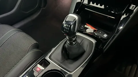 PEUGEOT 208 1.2 PureTech 100 GT