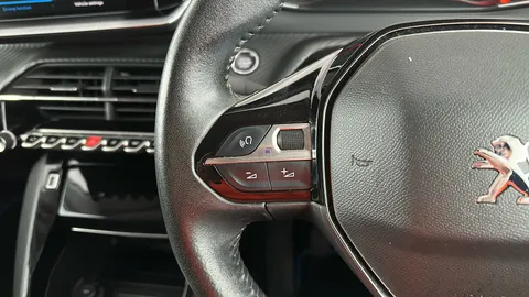 PEUGEOT 208 1.2 PureTech 100 Allure