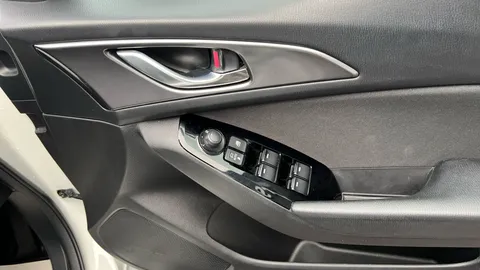 MAZDA 3 2.0 Sport Nav