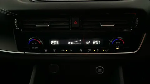 NISSAN QASHQAI 1.3 DiG-T MH Acenta Premium