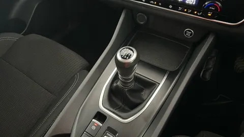 NISSAN QASHQAI 1.3 DiG-T MH Acenta Premium