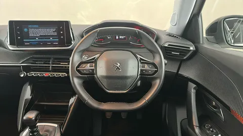 PEUGEOT 2008 1.2 PureTech Active Premium+