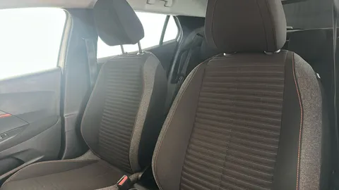 PEUGEOT 2008 1.2 PureTech Active Premium+