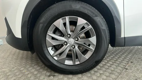 PEUGEOT 2008 1.2 PureTech Active Premium+