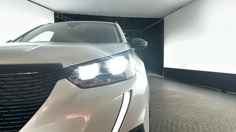 PEUGEOT 2008 1.2 PureTech Active Premium+