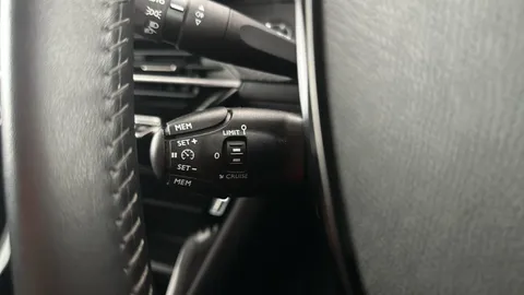 PEUGEOT 2008 1.2 PureTech Active Premium+