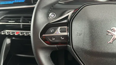 PEUGEOT 2008 1.2 PureTech Active Premium+