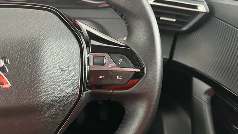 PEUGEOT 2008 1.2 PureTech Active Premium+