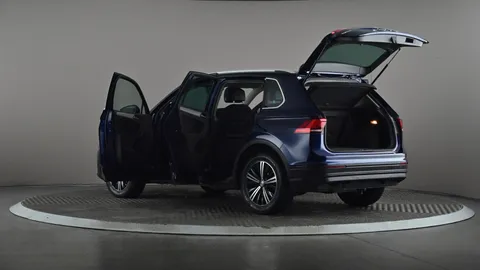 VOLKSWAGEN TIGUAN 2.0 TDi 150 SE Nav