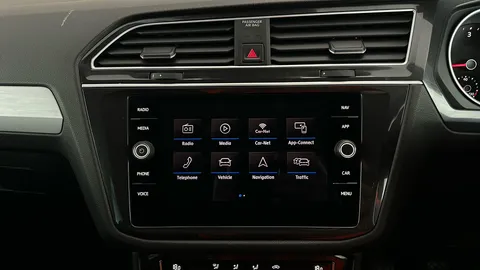 VOLKSWAGEN TIGUAN 2.0 TDi 150 SE Nav