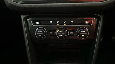 VOLKSWAGEN TIGUAN 2.0 TDi 150 SE Nav