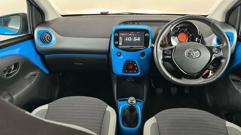 TOYOTA AYGO 1.0 VVT-i X-Trend