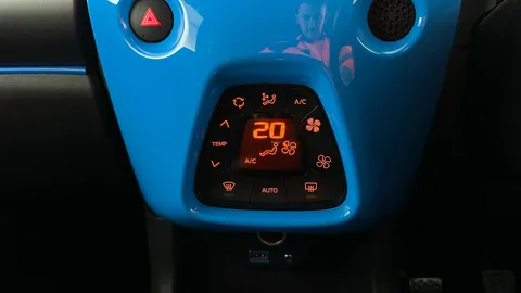 TOYOTA AYGO 1.0 VVT-i X-Trend