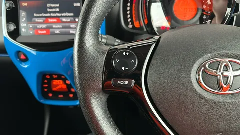 TOYOTA AYGO 1.0 VVT-i X-Trend