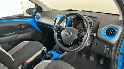TOYOTA AYGO 1.0 VVT-i X-Trend