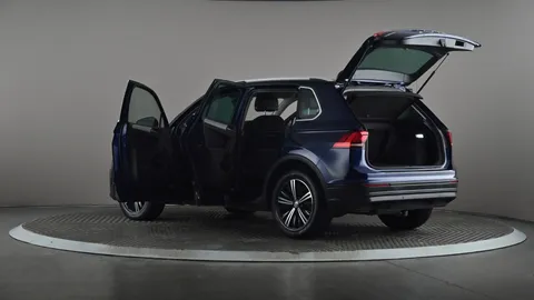 VOLKSWAGEN TIGUAN 2.0 TDi 150 SE Nav